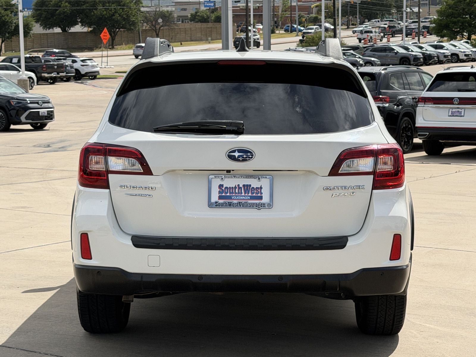 2017 Subaru Outback — detail view