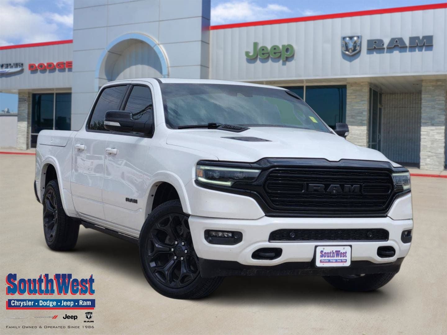 2021 RAM Ram 1500 Limited Crew Cab 4x4 5'7' Box in Ivory White Tri-Coat Pearlcoat — front three-quarter view