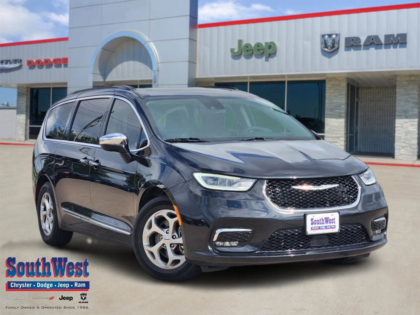 2023 Chrysler Pacifica Limited in Brilliant Black Crystal Pearlcoat — front three-quarter view