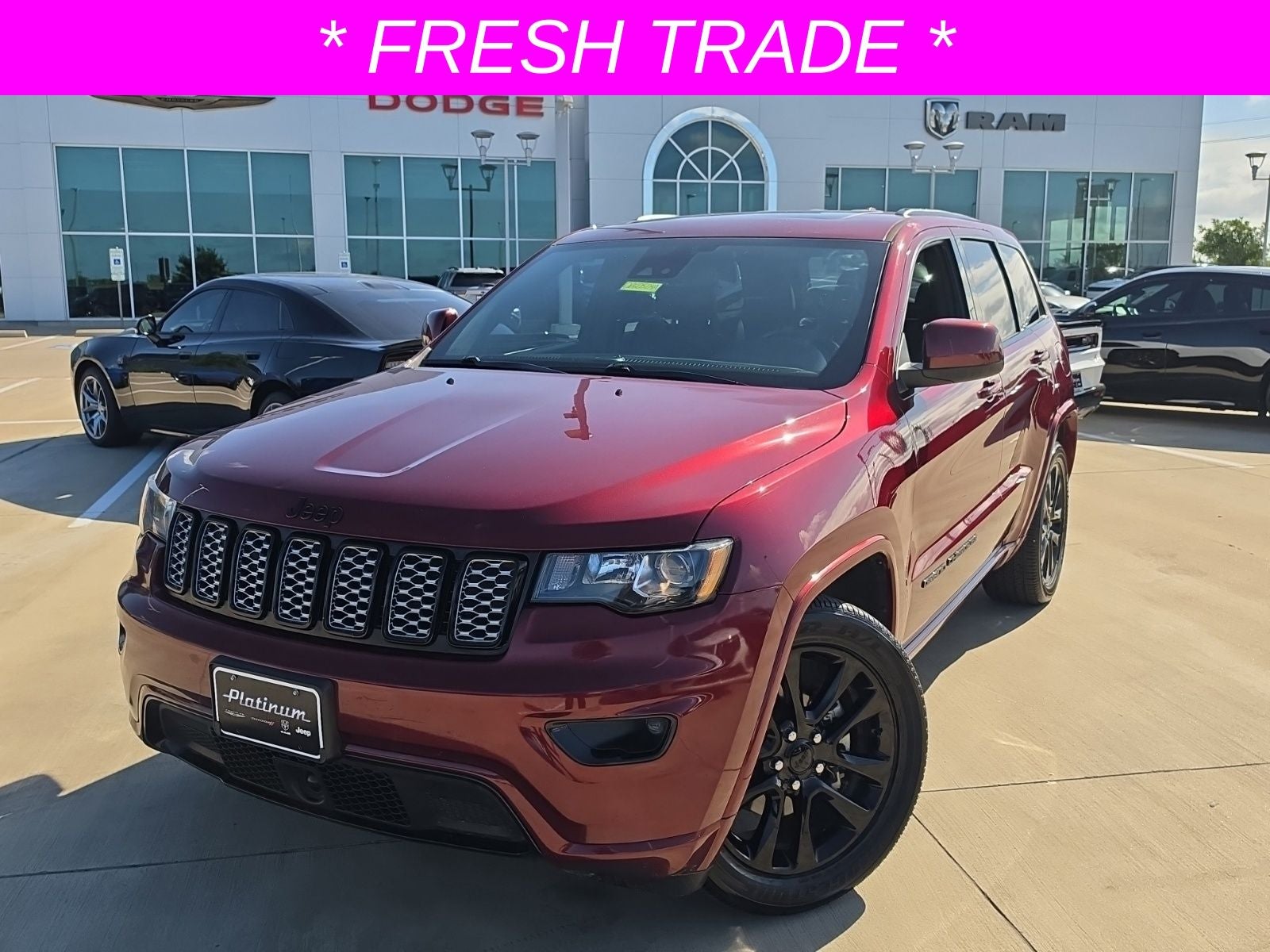 2020 Jeep Grand Cherokee Altitude 4x2 in Velvet Red Pearlcoat — front three-quarter view