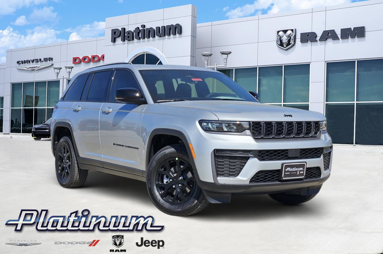 2026 Jeep Grand Cherokee GRAND CHEROKEE LAREDO ALTITUDE 4X4 in Silver Zynith Exterior Paint — front three-quarter view