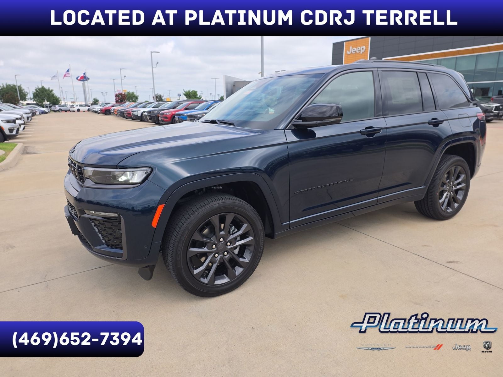 2026 Jeep Grand Cherokee GRAND CHEROKEE LIMITED RESERVE 4X4 in Fathom Blue Pearl-Coat Exterior Paint — front three-quarter view