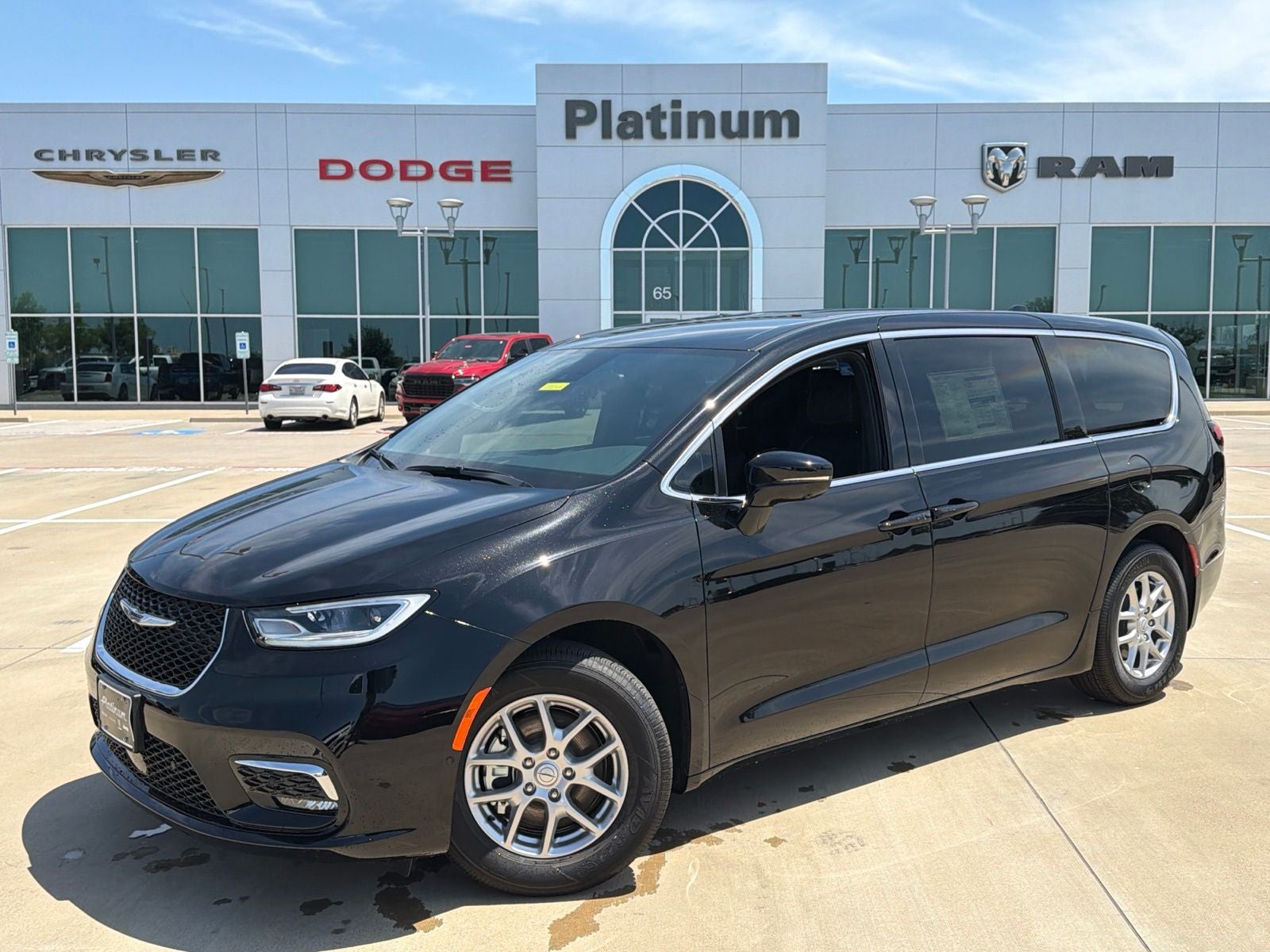 2026 Chrysler Pacifica PACIFICA SELECT in Diamond Black Crystal Pearl-Coat Exterior Paint — front three-quarter view