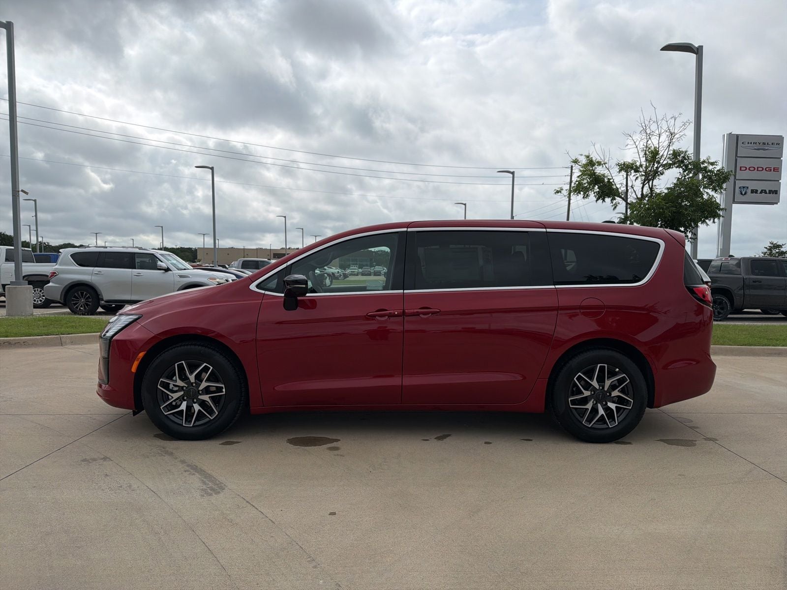 2027 Chrysler Pacifica — side profile view