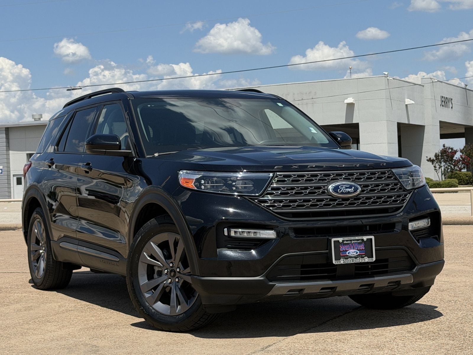 2023 Ford Explorer — side profile view