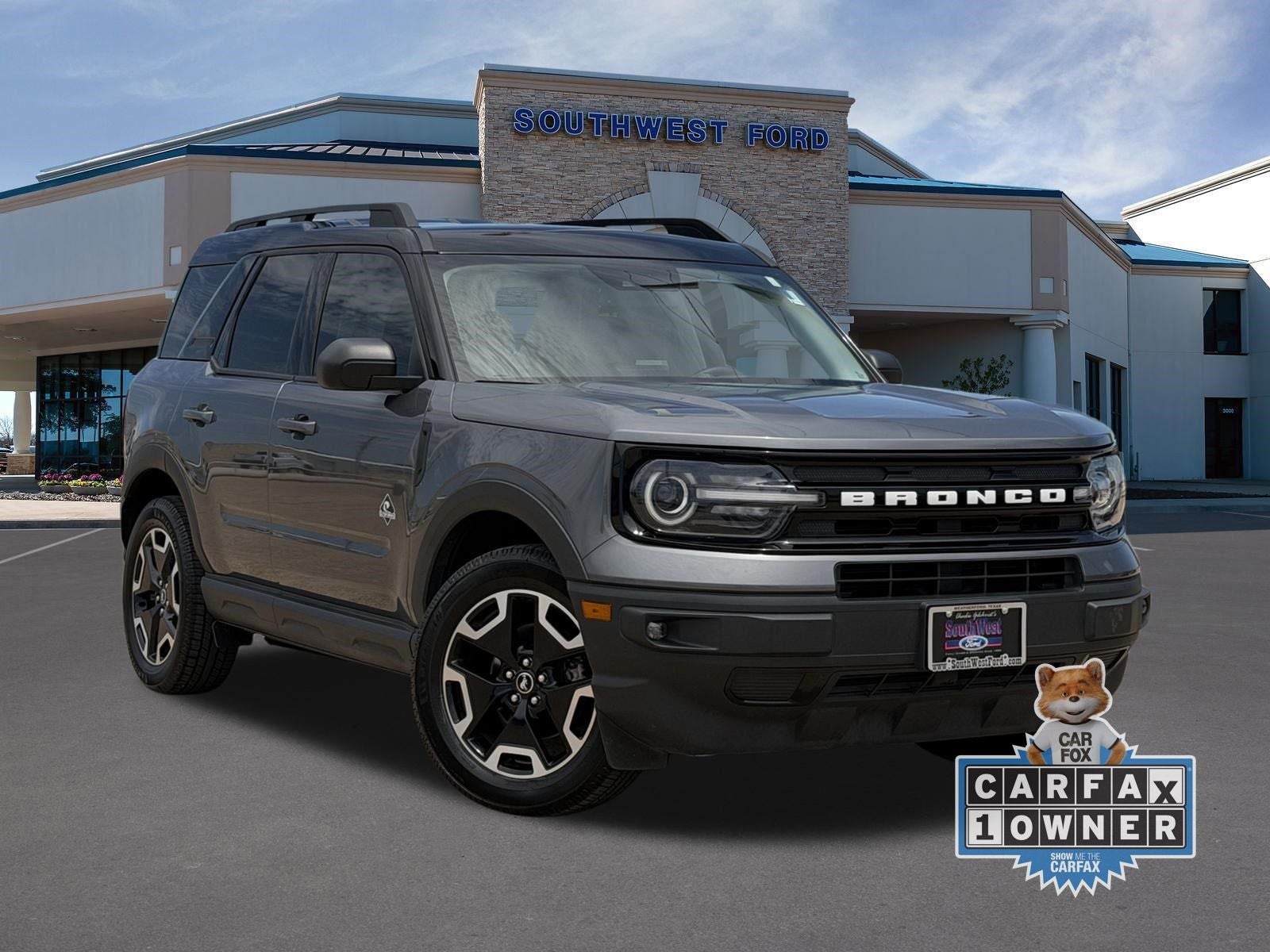2021 Ford Bronco Sport Outer Banks in Gray Metallic — front three-quarter view
