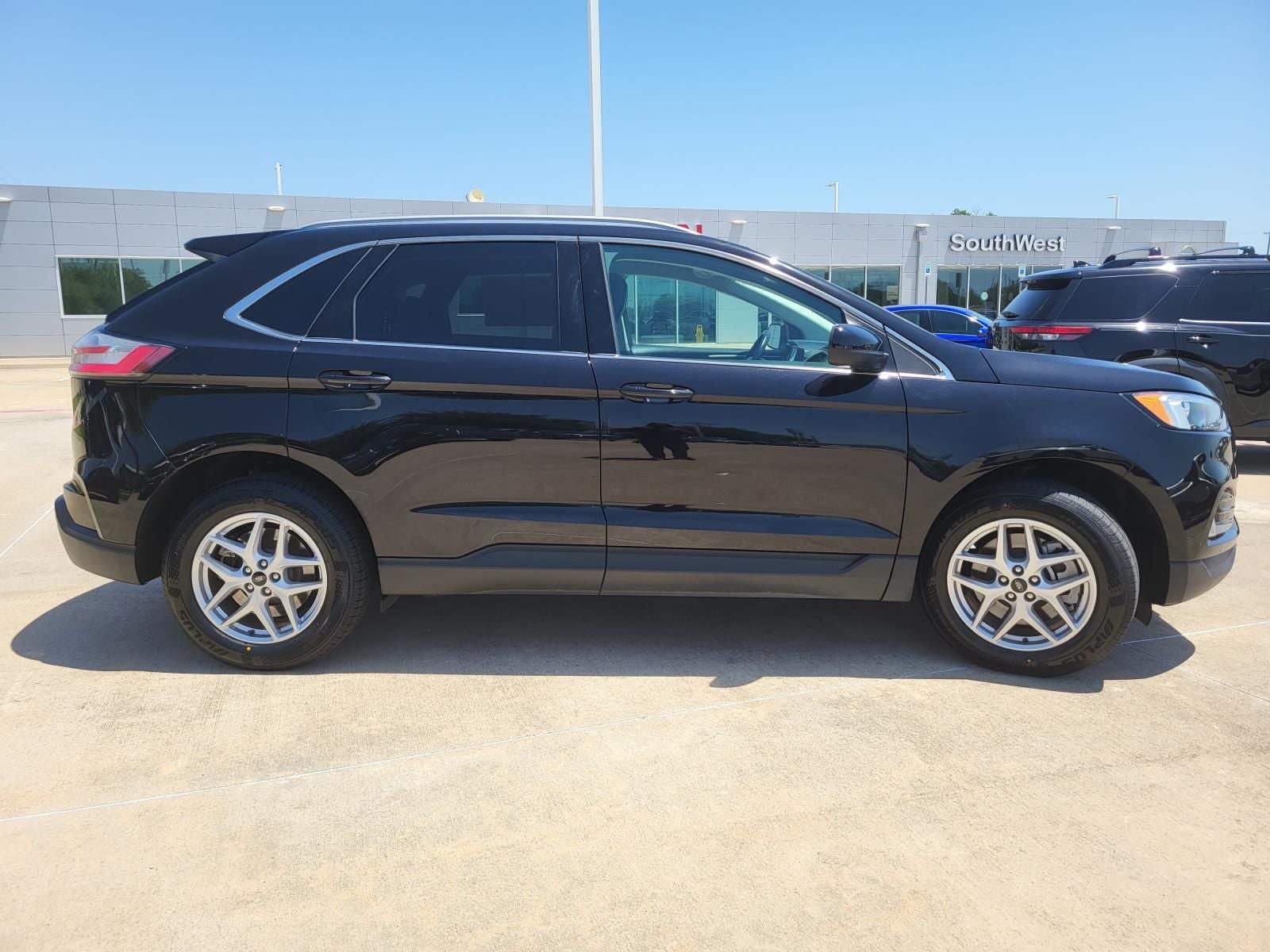 2023 Ford Edge — detail view