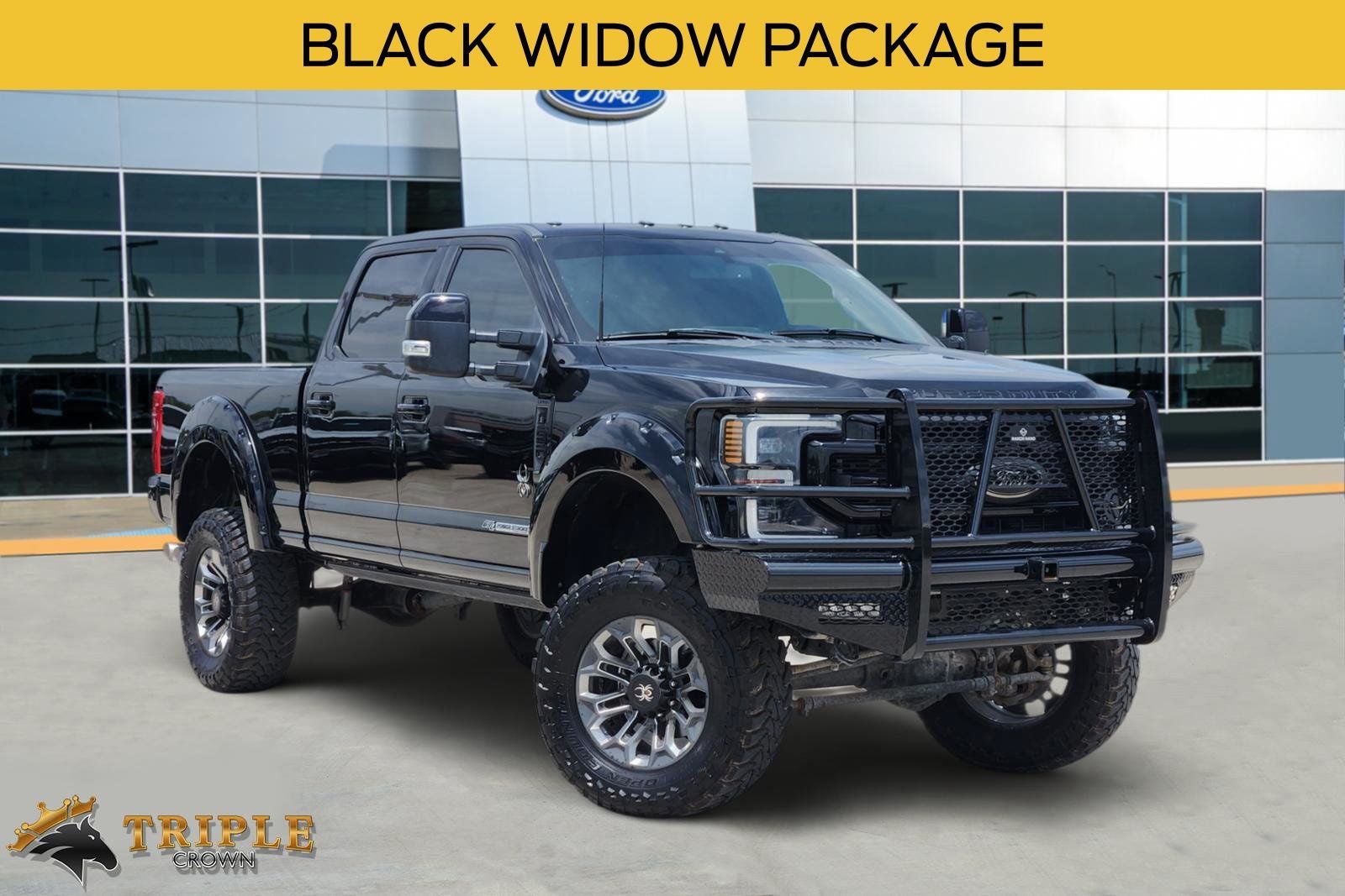 2022 Ford F-250SD Lariat in Black Metallic — front three-quarter view