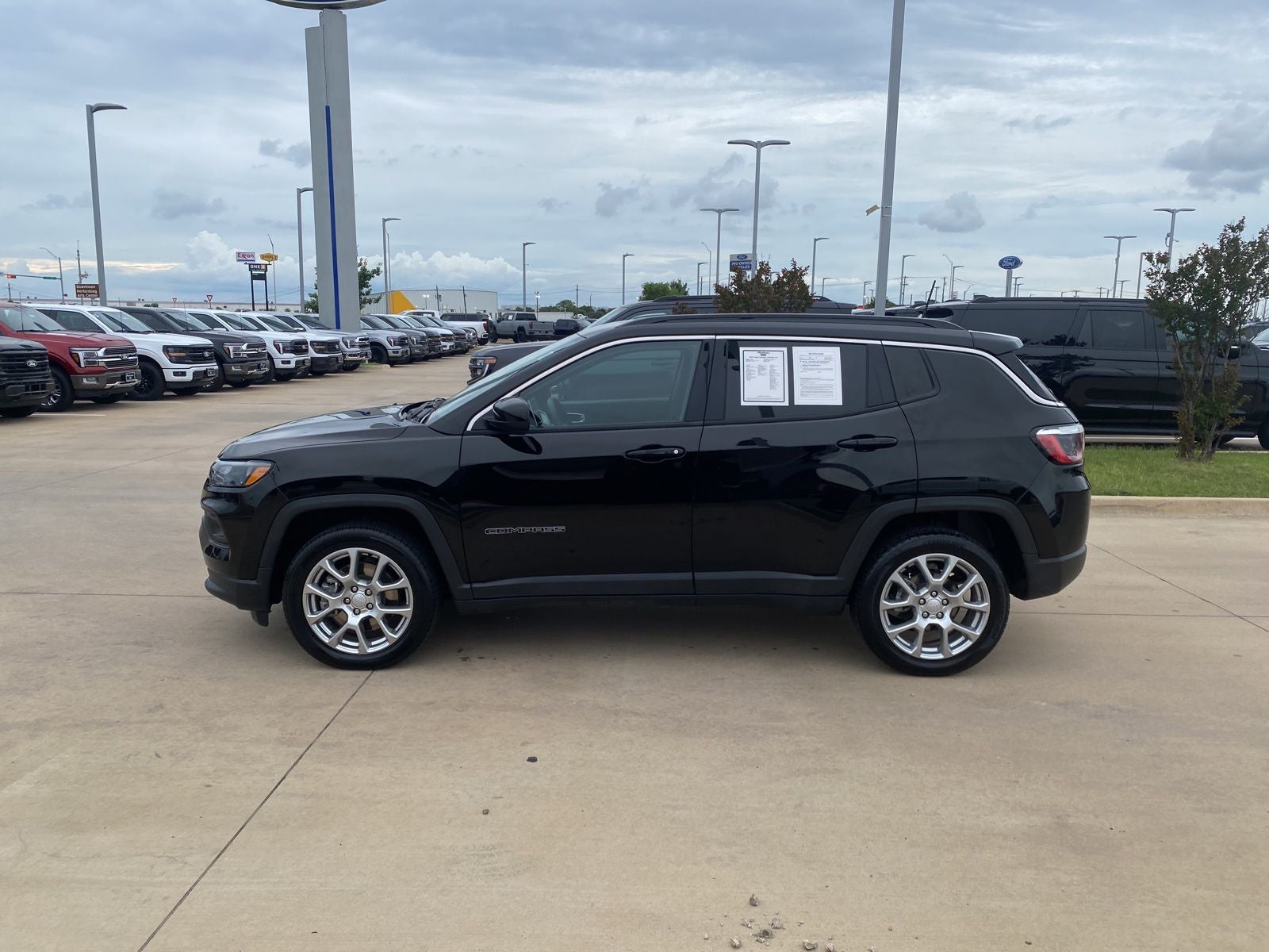 2023 Jeep Compass — side profile view