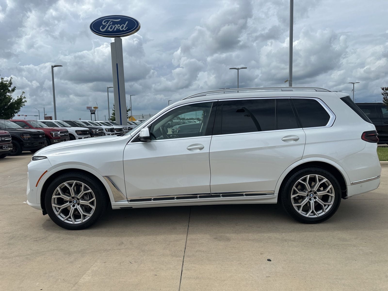 2025 BMW X7 — side profile view